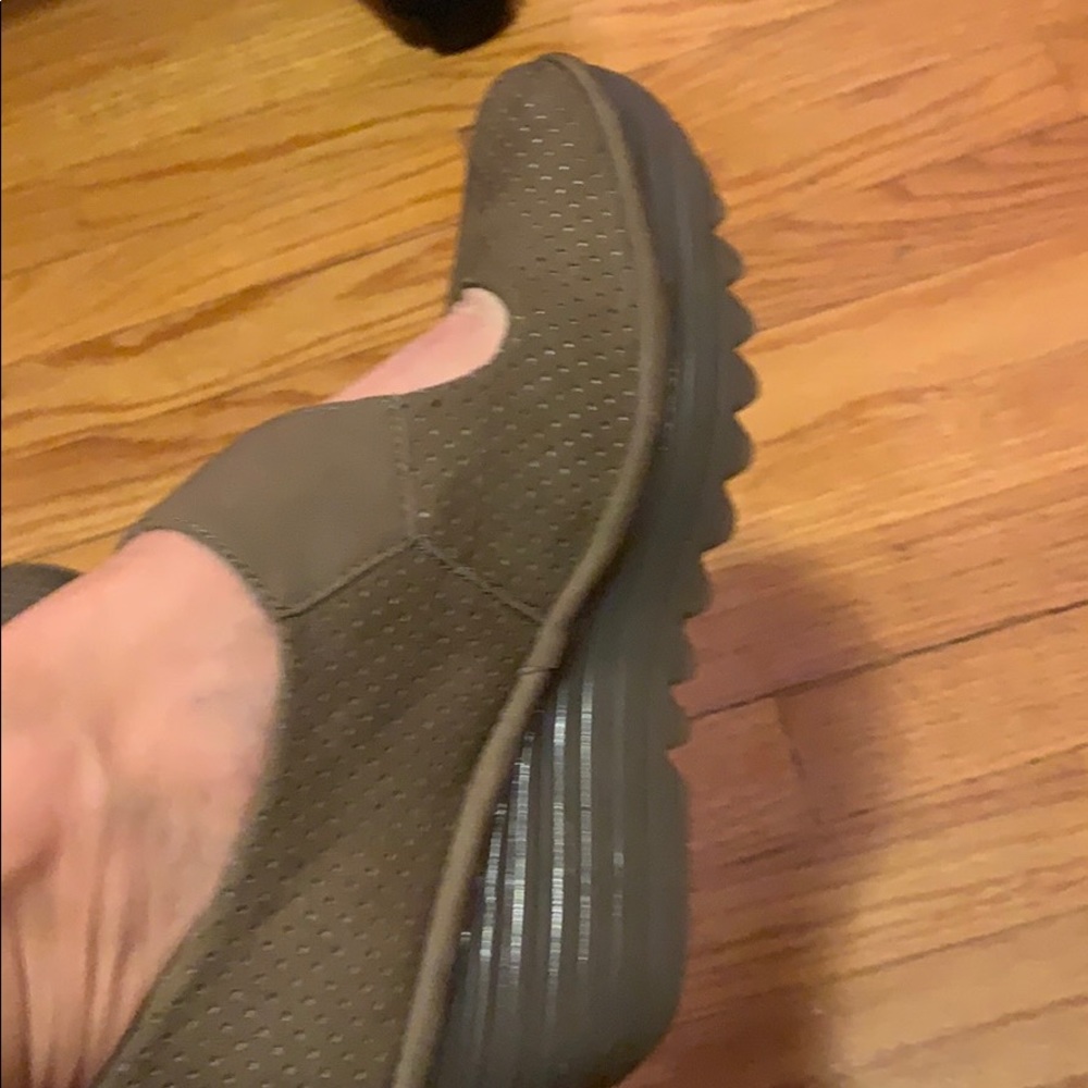 Shoes - Picture 5 of 8